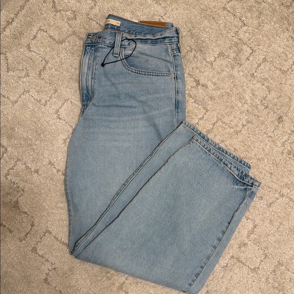 Levi's women’s dad baggy Jeans in Light Blue - Picture 2 of 4